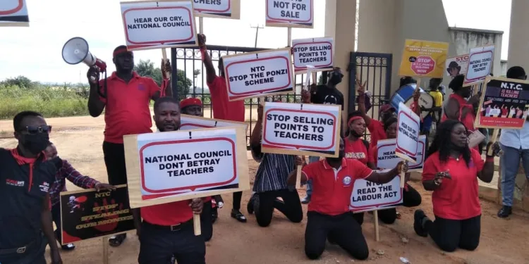 Teachers protest against deduction of Ghc150 by NTC from their PDA