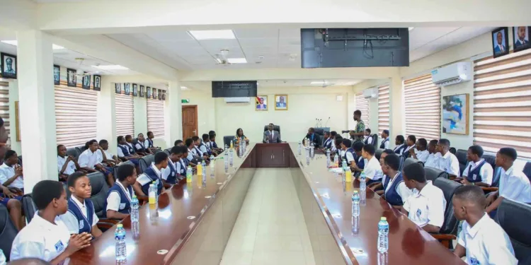 Ejisuman SHS students & teachers at MoE